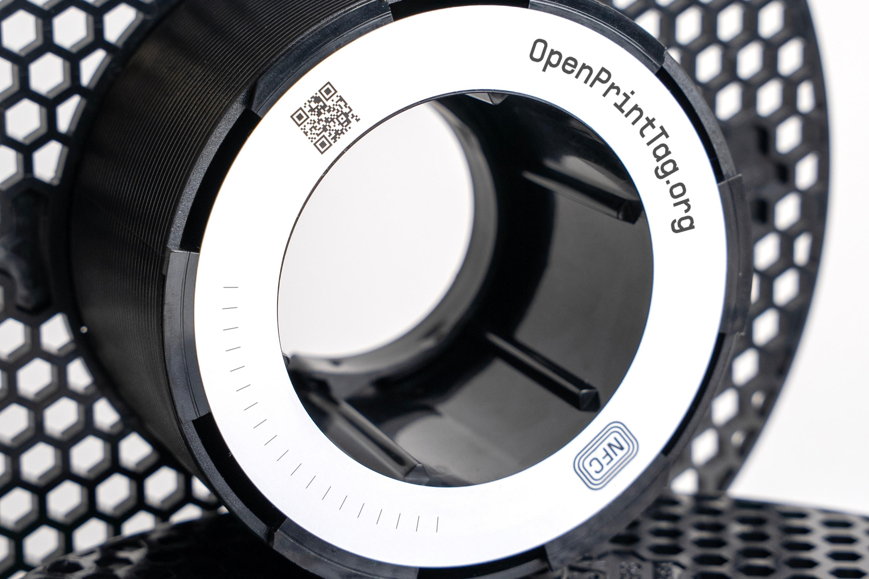 Smart spool with NFC tag